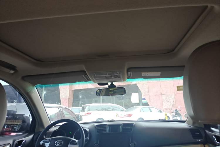 Used Toyota Highlander 2012 2.7L Two-Wheel Drive 7-Seater Luxury Edition
