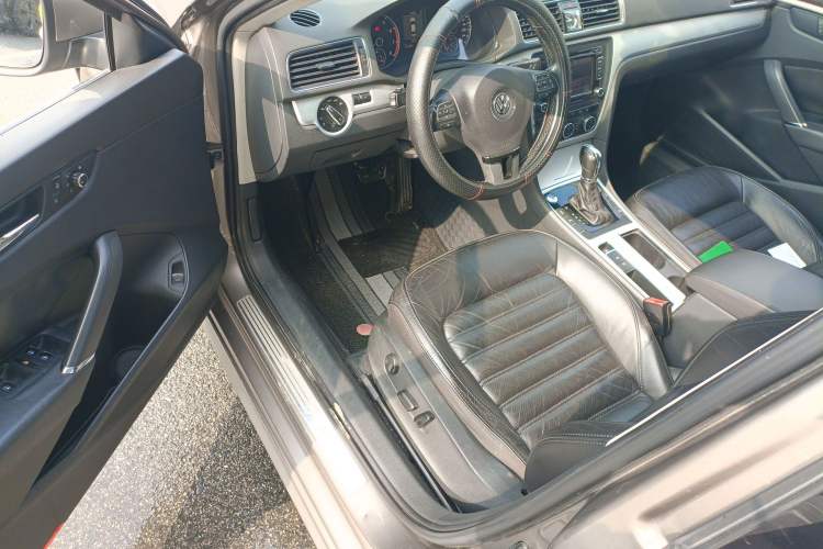 Used Volkswagen Passat 2013 1.8TSI DSG Prestige Edition Driver Seat