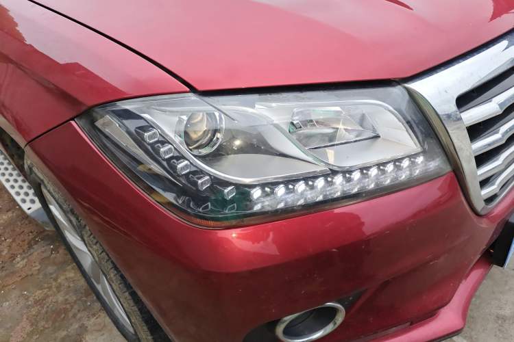Used Haval H2 2015 1.5T Automatic Two-Wheel Drive Prestige Edition Right Front Headlight