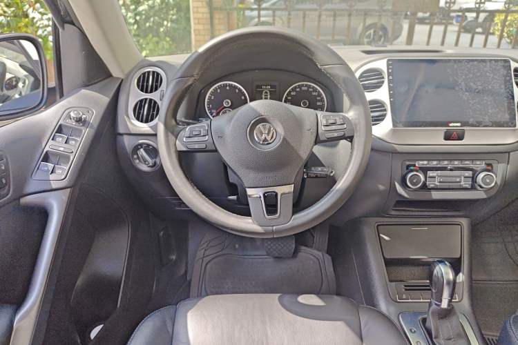 Used Volkswagen Tiguan 2012 1.8TSI Automatic Two-Wheel Drive Elite Edition Steering Wheel
