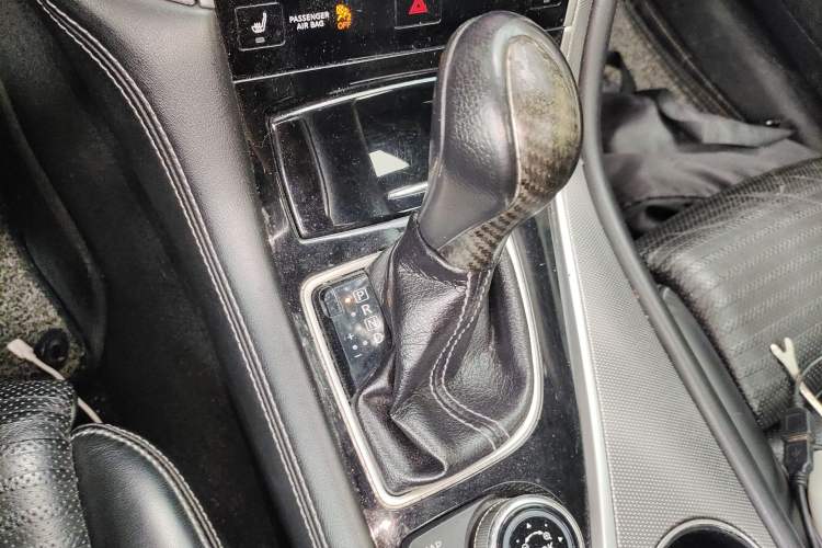 Used Infiniti Q50L 2015 2.0T Sport Edition Gear Lever