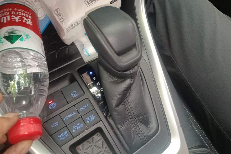 Used Toyota Wildlander 2020 2.0L CVT 4x4 Luxury Edition Gear Lever