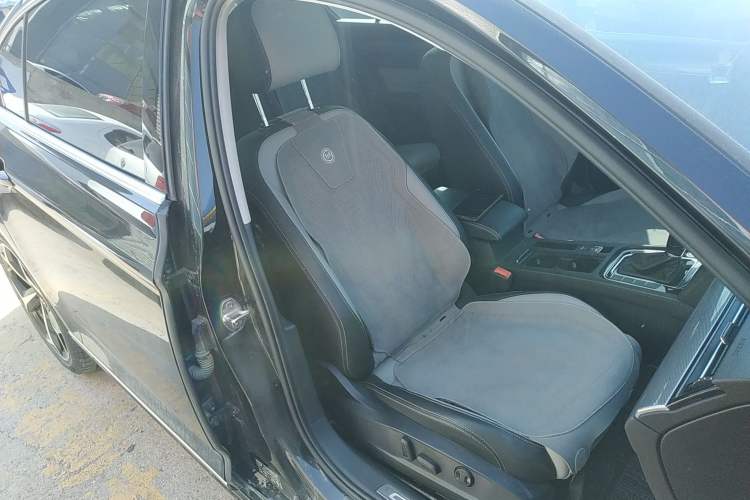 Used Volkswagen Magotan 2023 2 Million Units Limited Edition 330TSI DSG Leading Version