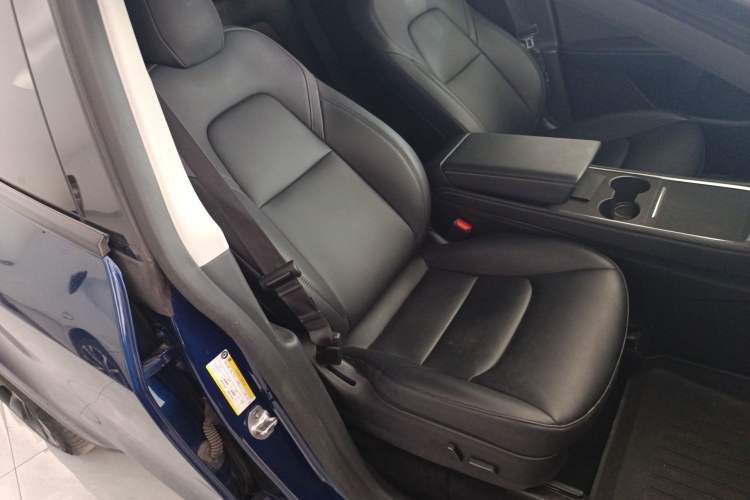 Used Tesla Model Y 2022 Long-Range All-Wheel-Drive Version