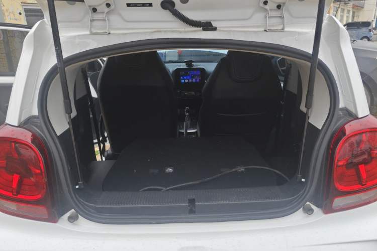 Used Roewe Clever 2022 311km QiQi BoBo Edition Trunk