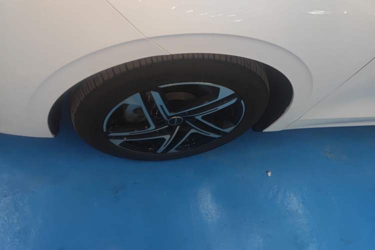 Used Roewe D7 2023 EV 510km Rear-Drive Flagship Edition Left Front Wheel Hub