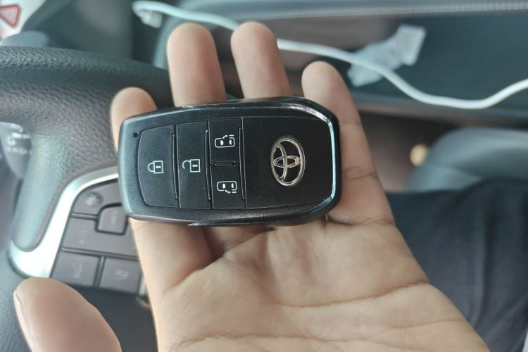 Used Toyota Granvia 2024 2.5L Hybrid Comfort Edition Vehicle Key