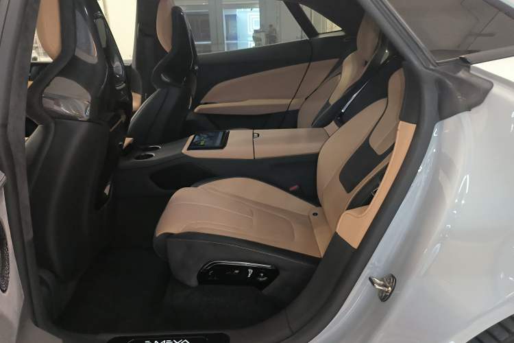 Used Lotus EMEYA 2024 EMEYA R+
