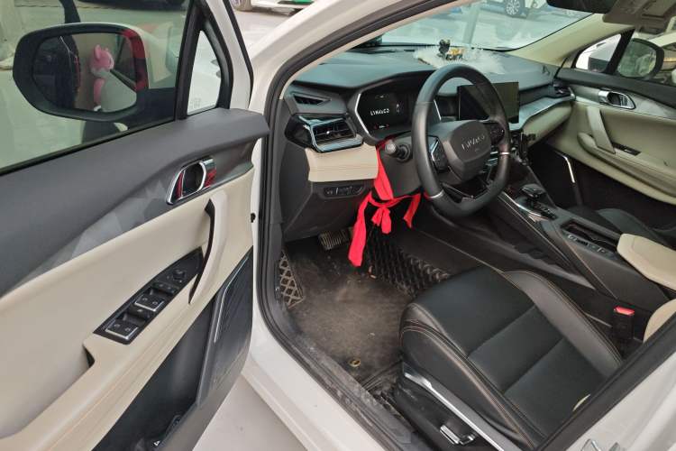 Used Lynk & Co 06 EM-P 2022 PHEV 84 km Range Pro Version Driver Seat