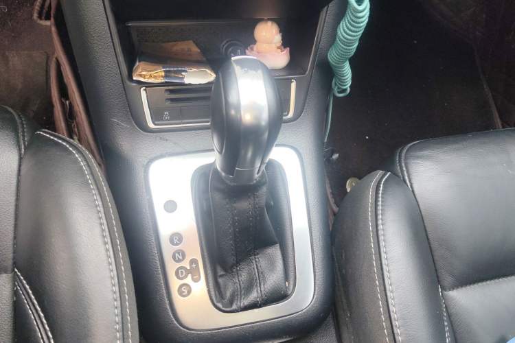 Used Volkswagen Tiguan 2017 300TSI Automatic Two-Wheel Drive Silk Road Luxury Edition Gear Lever