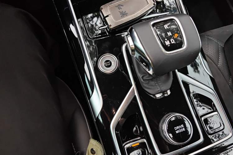 Used Hongqi HS5 2022 Revised Version 2.0T Smart Connect Flagship Edition Gear Lever