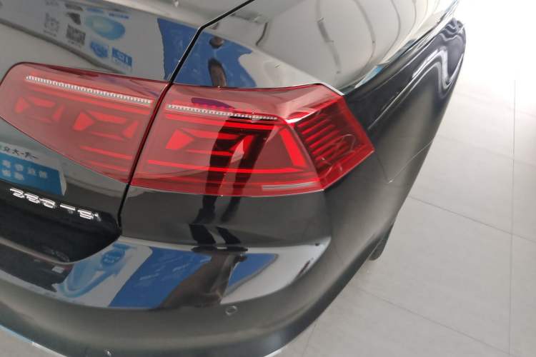 Used Volkswagen Magotan 2026 30 Million Vehicles Selected Model 380TSI DSG Luxury Edition Right Rear Taillight