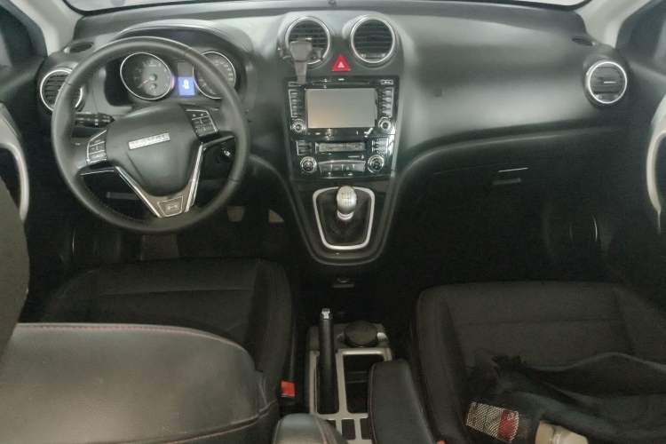 Used Haval H6 2016 Upgraded Model 1.5T Manual Two-Wheel Drive Elite Version Center Console