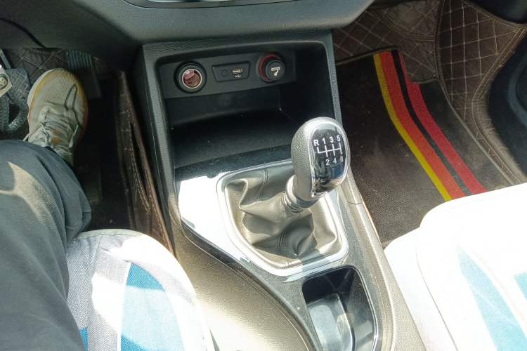 Used Baojun 730 2021 1.5L Manual Fashion Version 7 Seats Gear Lever