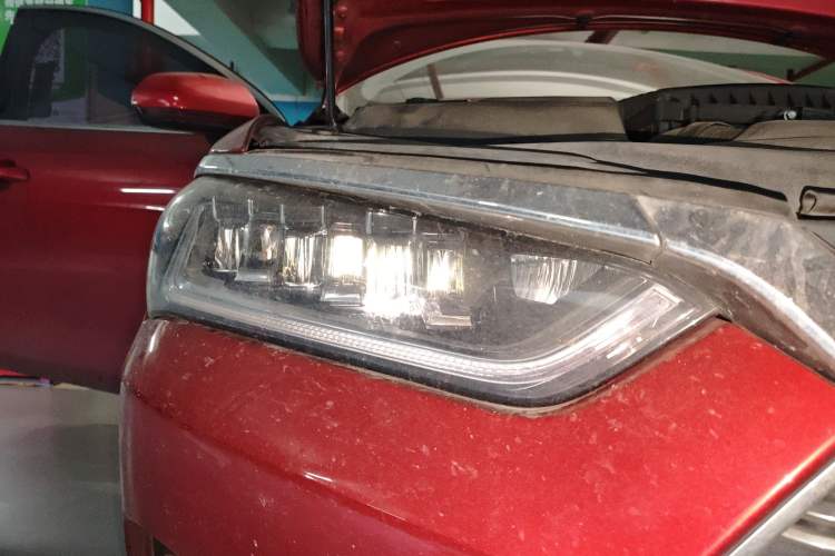 Used BYD Qin Pro New Energy 2019 DM Super Edition 1.5TI Automatic Smart Connect X-Trail Model China VI Standard Right Front Headlight