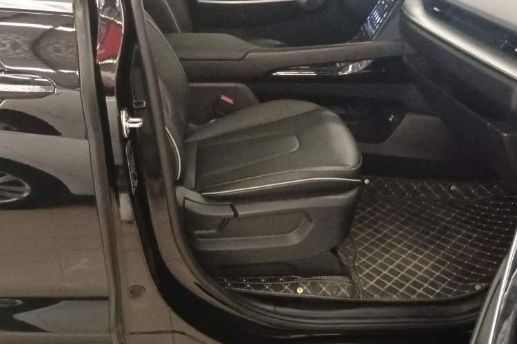 Used Hyundai Custo 2024 270TGDi LUX Prestige Edition Right Front Seat