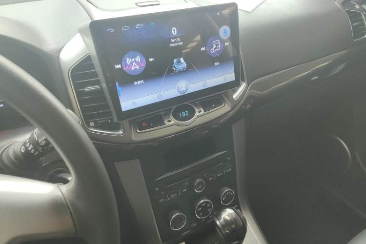 Used Chevrolet Captiva 2014 2.4L Two-Wheel Drive Urban Version 7 Seats Audio And AC Panel