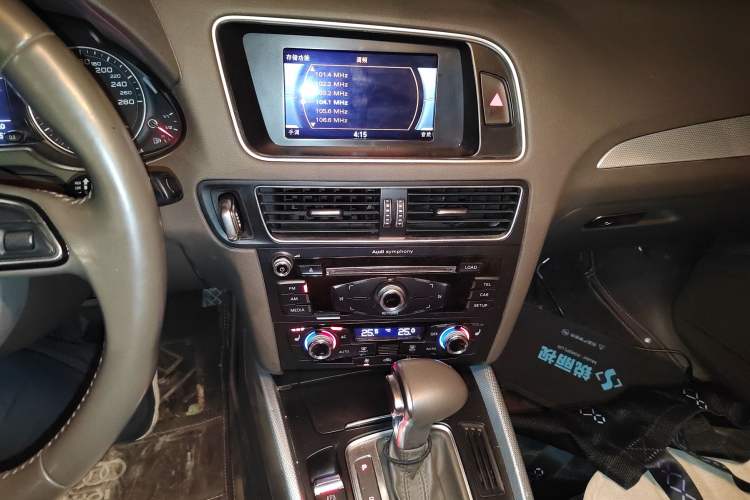 Used Audi Q5 2013 40 TFSI Technology Edition Audio And AC Panel