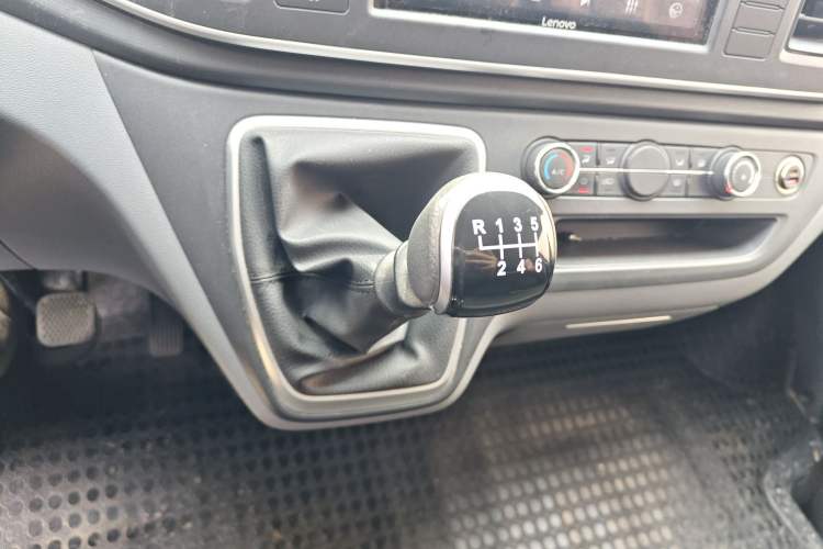 Used SAIC MAXUS Xintu V80 2023 2.0T Manual Classic Aoyuntong Long Wheelbase Mid-Height 6/7/8/9-Seater Gear Lever