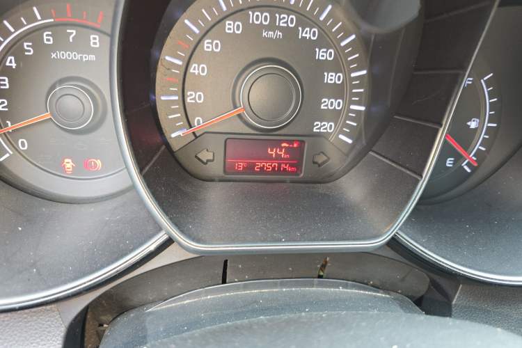 Used Kia K2 2015 Sedan 1.4L MT GLS Odometer Close Up