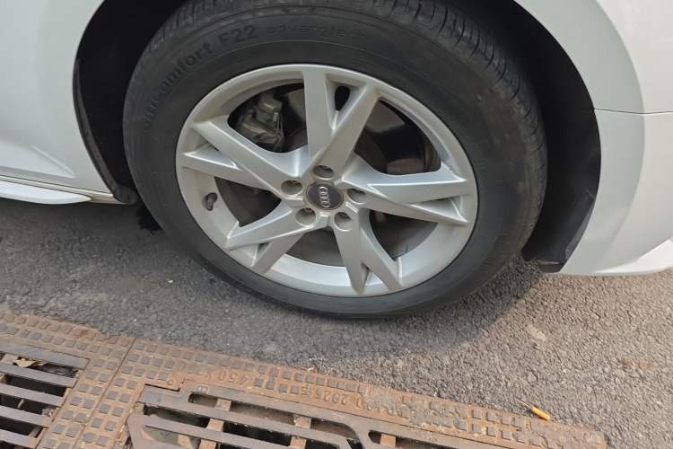 Used Audi A4L 2017 40 TFSI Ambition Edition Right Front Wheel Hub