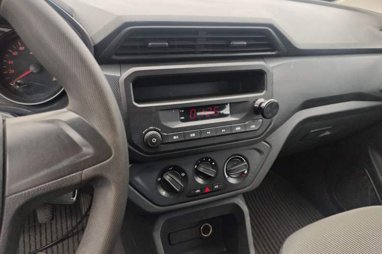 Used Wuling Hongguang 2019 1.5L S Basic Version China VI Standard LAR
