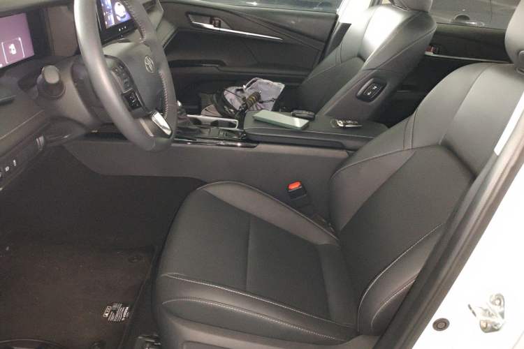 Used Toyota Camry 2024 Dual-Motor 2.0 HGVP Luxury Edition Left Front Seat