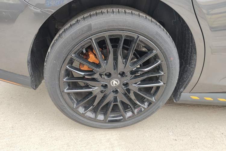 Used CHANGAN UNI-V 2025 Model Third-Generation 2.0T Dynamic Edition Exterior 5