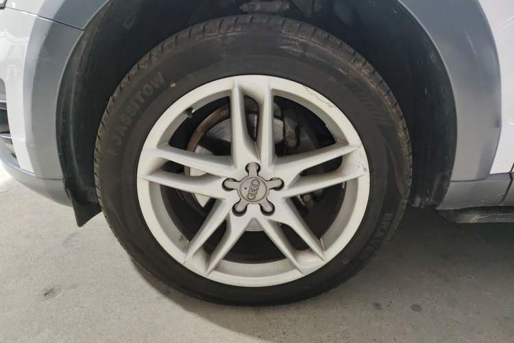 Used Audi Q5 2017 Plus 40 TFSI Technology Model Left Front Wheel Hub