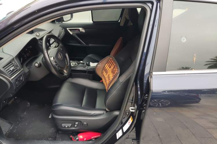 Used Lexus CT 2017 CT200h Comfort Edition Monochrome China VI