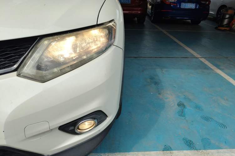 Used Nissan X-Trail 2014 2.5L CVT Leading Edition 4WD
