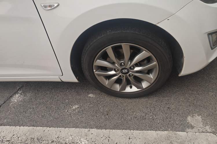 Used Hyundai Elantra (5th Generation / Langdong) 2015 1.6L Automatic Fashion Model Right Front Wheel Hub