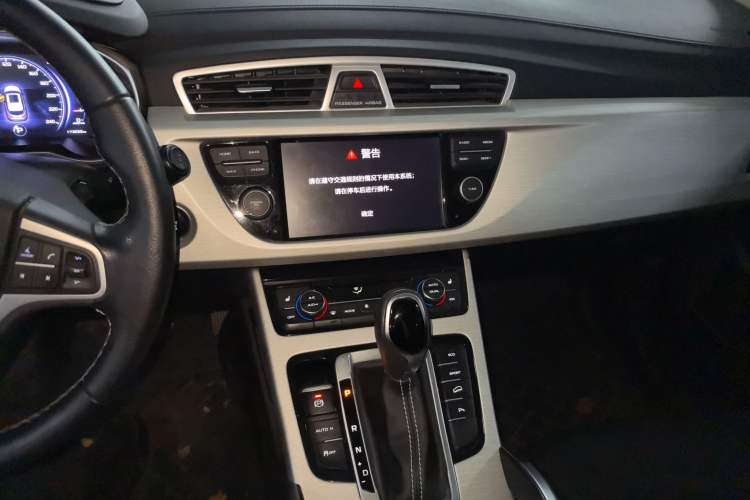 Used Geely Auto Emgrand X7 Sport 2018 1.8TD Automatic Two-Wheel Drive Smart Connect 4G Internet Edition Audio And AC Panel