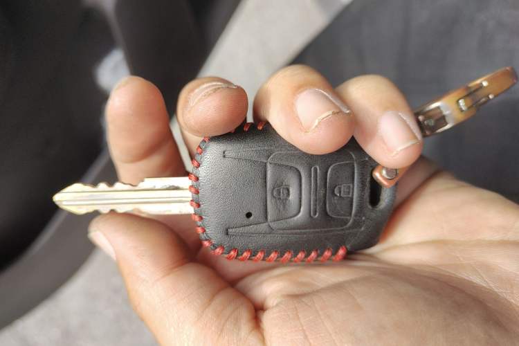 Used Wuling Hongguang V 2022 1.5L Jingqu Edition Enclosed-Window Vehicle with Electric Power Steering LAR Vehicle Key