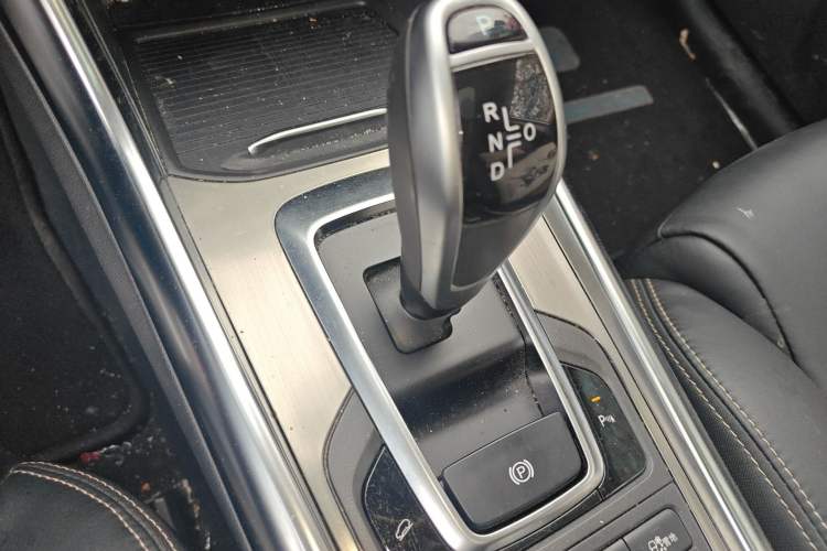 Used BYD Song New Energy 2017 Song DM 1.5TID All-Wheel Drive Luxury Model Gear Lever