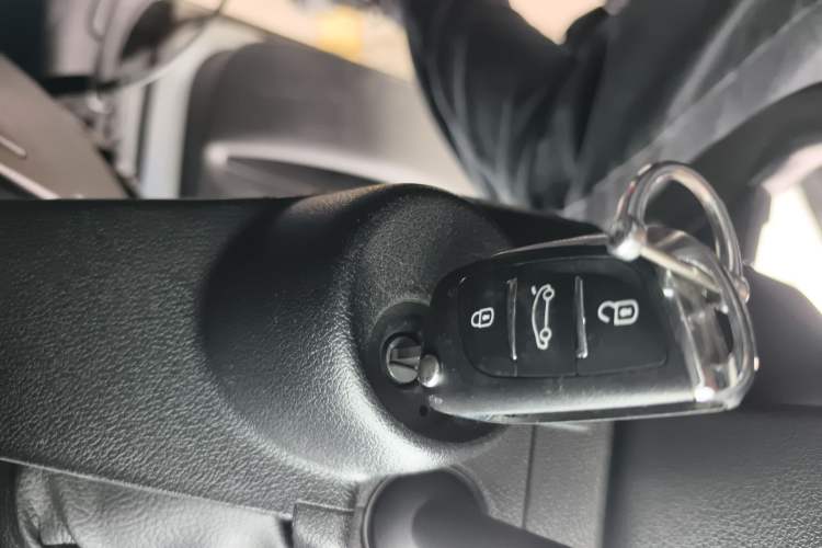 Used Peugeot 3008 2018 2.0L Automatic Classic Edition Vehicle Key