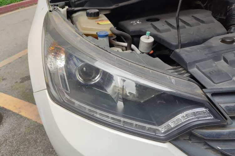 Used Dongfeng Aeolus AX7 2015 2.0L Automatic Zhiyi Trim
