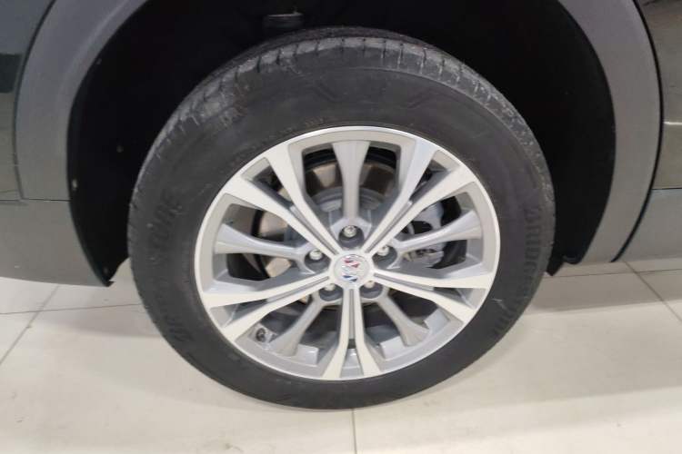 Used Buick Envision 2022 Encore Plus 652T Five-Seat Luxury Model Exterior 3