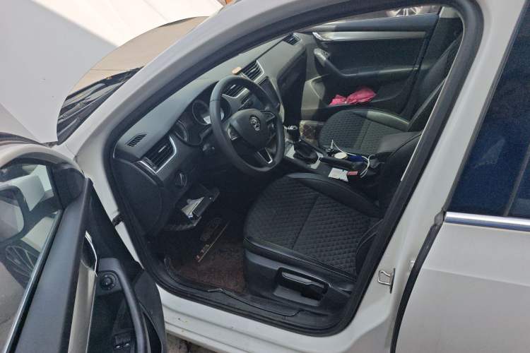 Used Skoda Octavia 2019 1.5L Automatic Smart Drive Luxury Edition China VI Standard