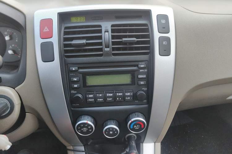 Used Hyundai Tucson 2013 2.0L Manual Two-Wheel Drive Comfort Version