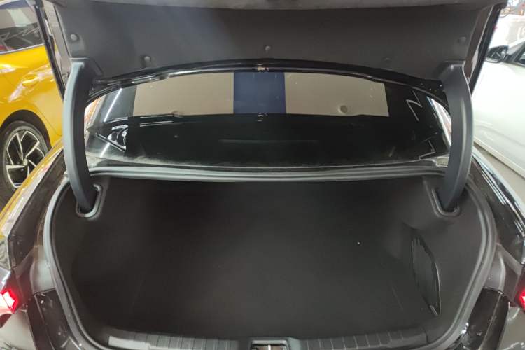 Used Lynk & Co 03 2023 1.5TD DCT JingPro Trunk