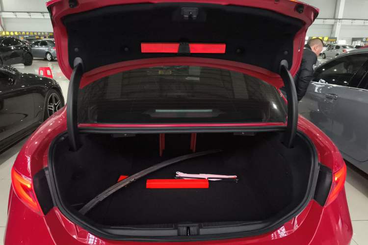 Used Alfa Romeo Giulia 2017 2.0T 200HP Luxury Edition