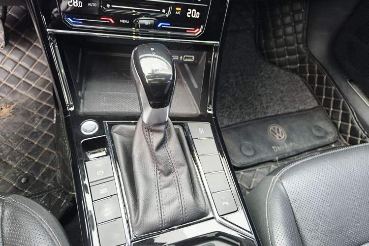 Used Volkswagen Passat 2020 330TSI Luxury Edition China VI
