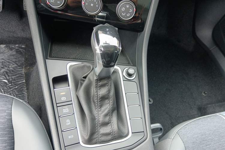Used Volkswagen Sagitar 2025 Facelift 200TSI DSG Flyover Edition Gear Lever