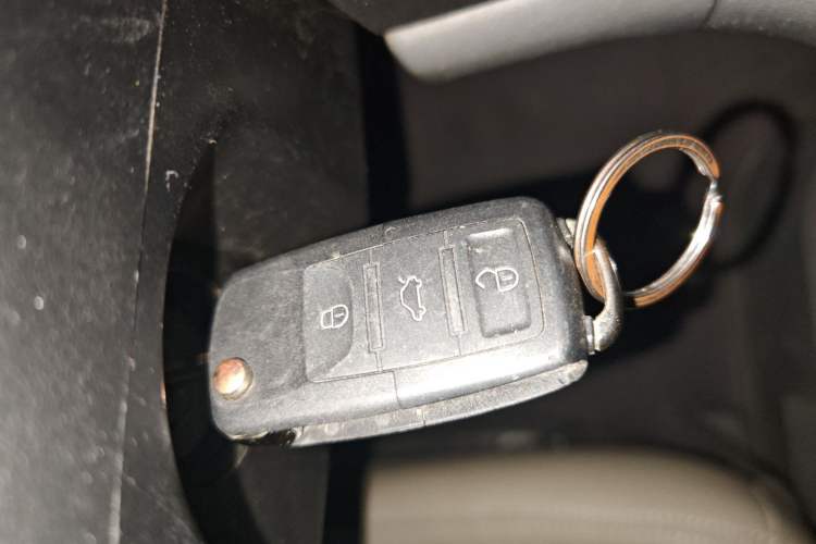 Used FORTHING Lingzhi 2013 M3 1.6L 7-seat Standard Model Vehicle Key