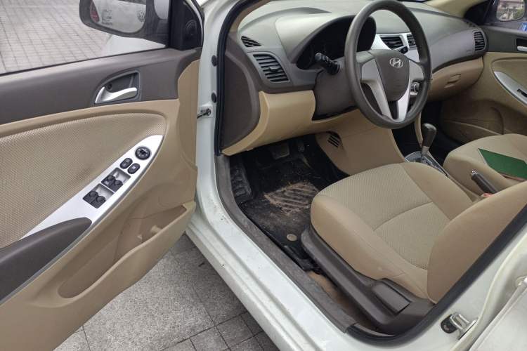 Used Hyundai Verna (older generation) 2010 Sedan 1.4L Automatic Fashionable GT Model Driver Seat
