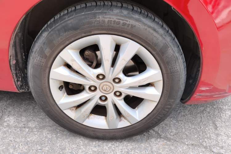 Used CHANGAN Eado 2014 1.6L Automatic Luxury Model Right Front Wheel Hub