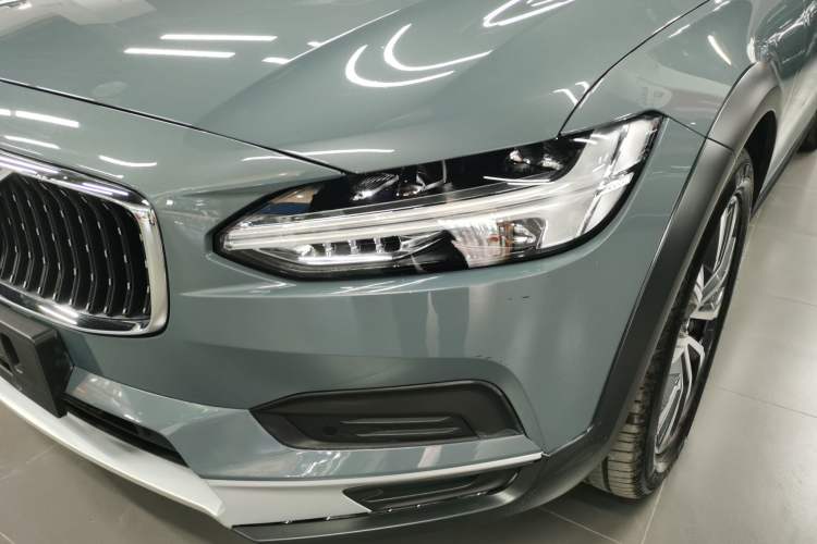 Used Volvo V90 2022 Cross Country B5 AWD Smart Range Edition
