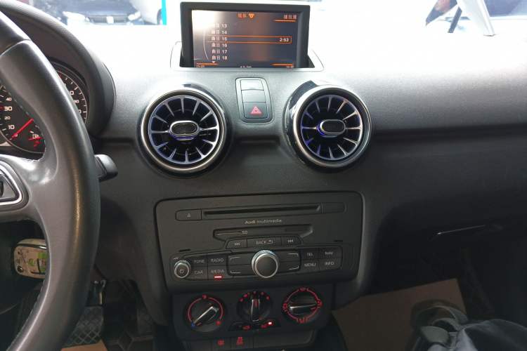 Used Audi A1 2013 30 TFSI Sportback Ego Audio And AC Panel