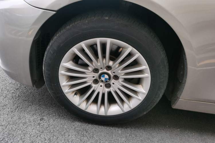 Used BMW 5 Series 2014 525Li Leading Model
